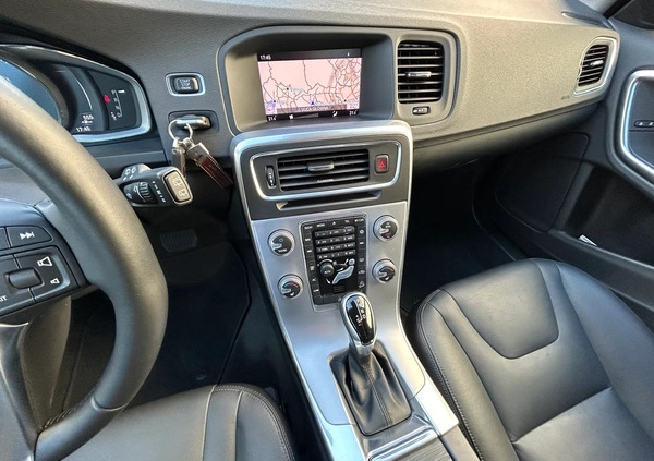 Volvo V60 Cross Country cena 71900 przebieg: 72300, rok produkcji 2018 z Garwolin małe 436